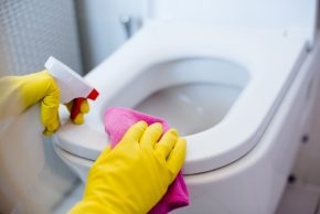 How to use bleach and thickened bleach in cleaning?